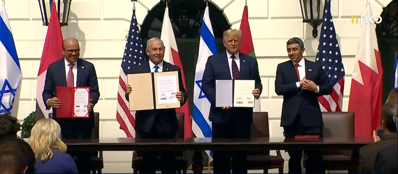 חתימת הסכם השלום בין ישראל, לאיחוד האמירויות ובחריין. צילום מתוך תאגיד השידור כאן
