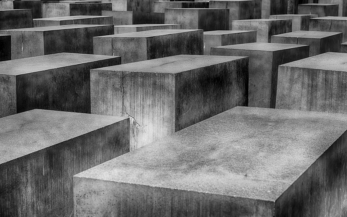 לזכור שה"לא ייאמן" קורה. אנדרטת השואה בברלין. (צילום:  Markus Christ, Pixabay)