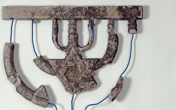 ישראל רבינוביץ', שברי כיפור, 1996, ברזל ויציקת מלט, אוסף מוזיאון היכל שלמה