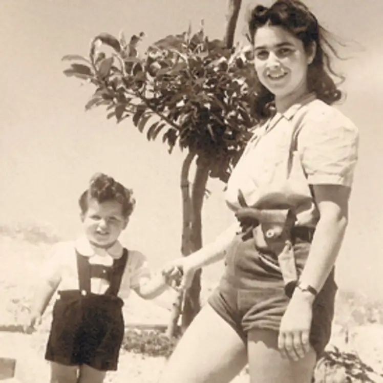 מירה בן ארי ובנה דני מירה בן ארי ובנה דני