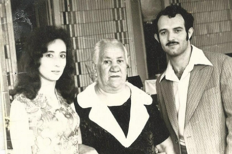 מיכאל ומילה סלובודוב עם סבתא פניה (פייגה) שבשביץ', הומל, 1976, מהארכיון האישי של משפחת סלובודוב.